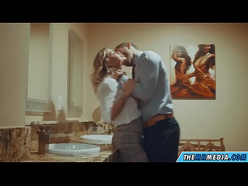 ❤️ Kun povekas blondi viettelee sinut julkisessa vessassa ❌ Seksi at fi.dewporn.ru ❤